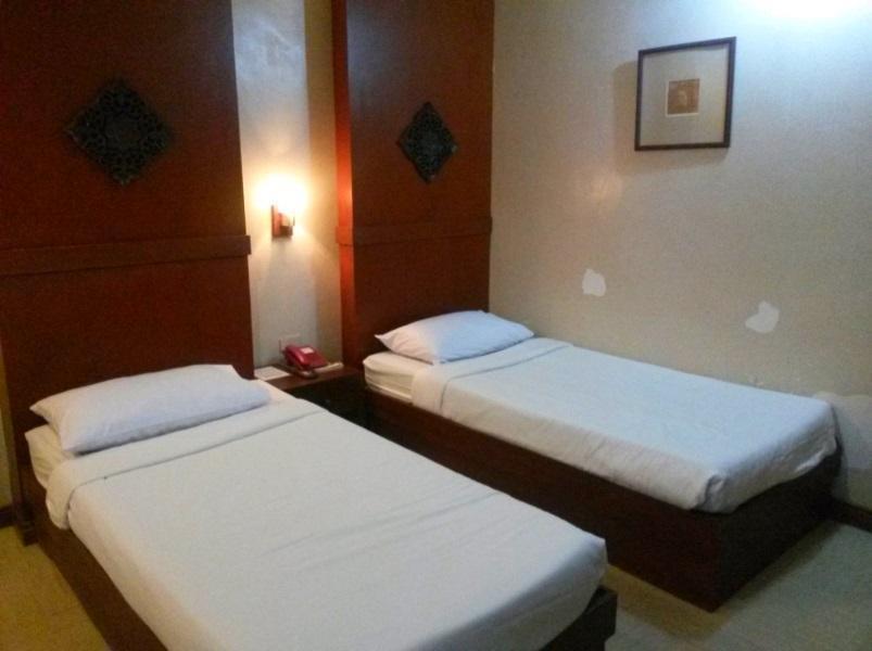 Roxas Midtown Hotel Esterno foto