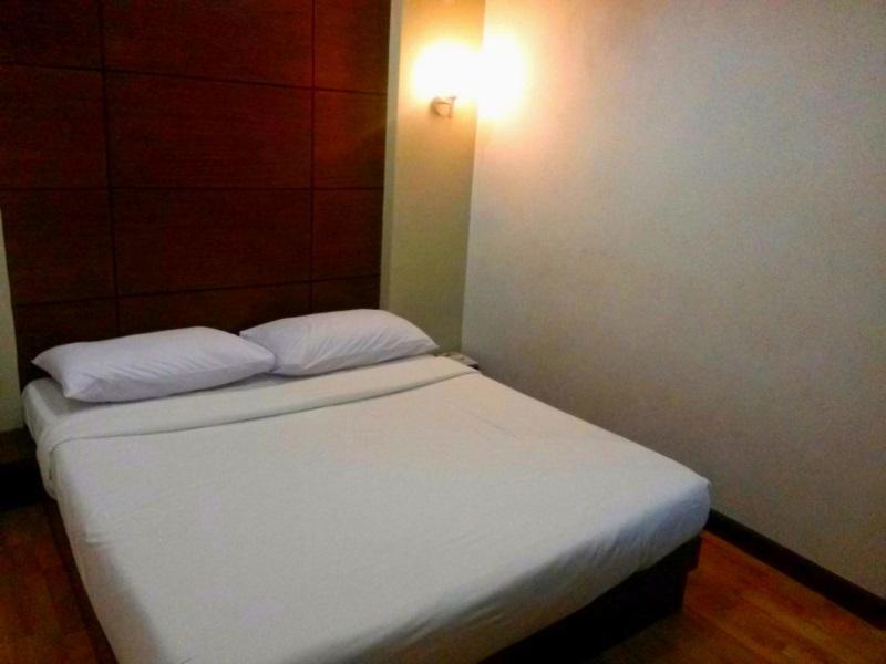 Roxas Midtown Hotel Esterno foto